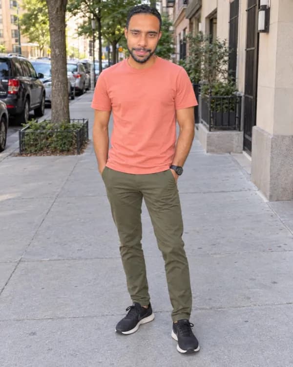 Antes: Verde militar na calça