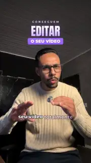 Palavra gigante acima da cabeça